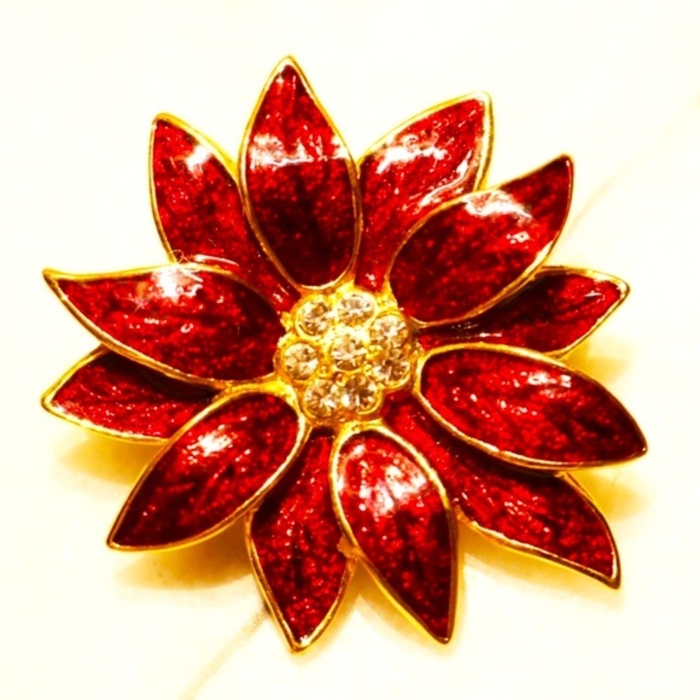 🎄💫 Vintage Poinsettia Red Enamel Gold Tone Brooch ✨